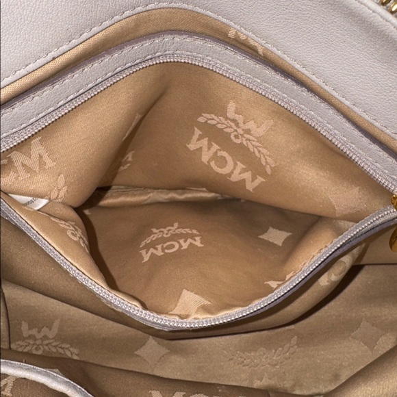 MCM Cream Leather Shoulder Bag With Whip Stiching - Picture 9 of 14